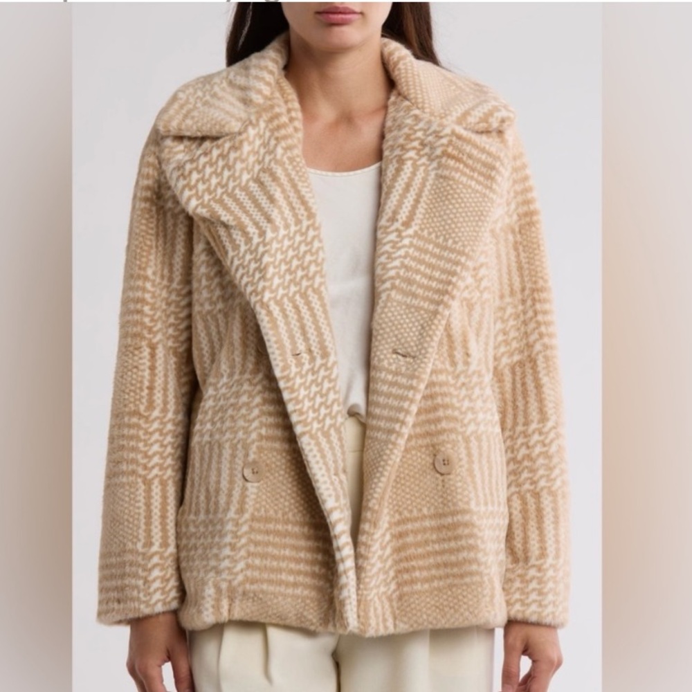 Elie Tahari Faux Fur Double
Breasted Camel & White Double Breasted 
Coat. SP NWT
